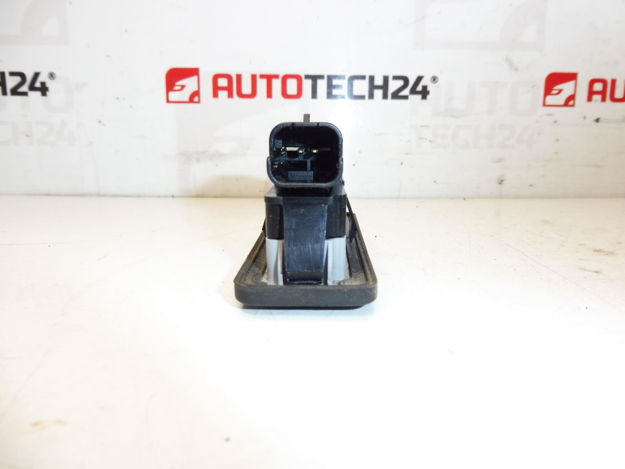 Διακόπτης Πίσω Πορτ-Μπαγκάζ Citroën Peugeot 9676028380 - Image 2