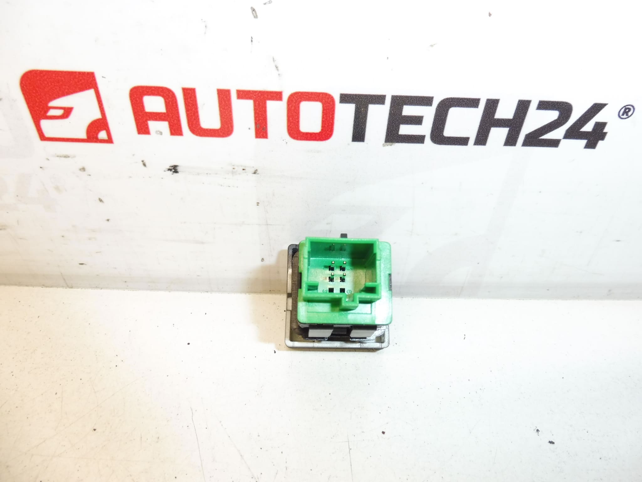 Κεντρικός διακόπτης κλειδώματος Citroën Peugeot 96582880XT 6490E1 - Image 2