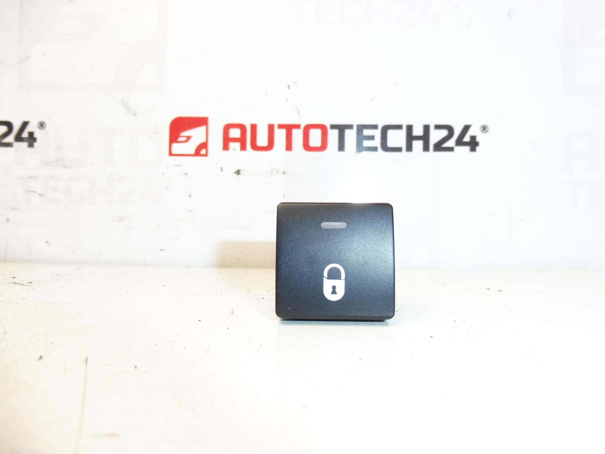 Κεντρικός διακόπτης κλειδώματος Citroën Peugeot 96582880XT 6490E1