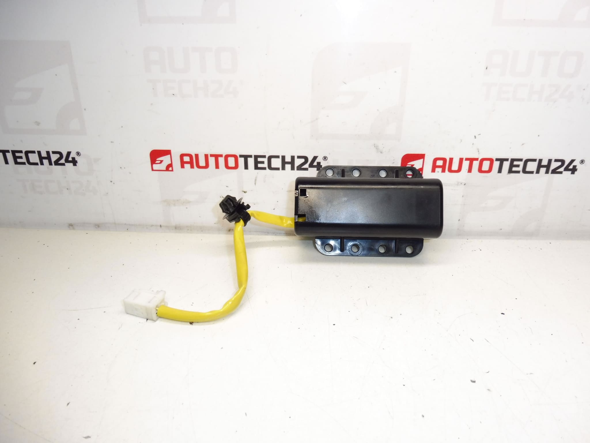 Citroën Peugeot 8610A054 8216RK Switch Airbag