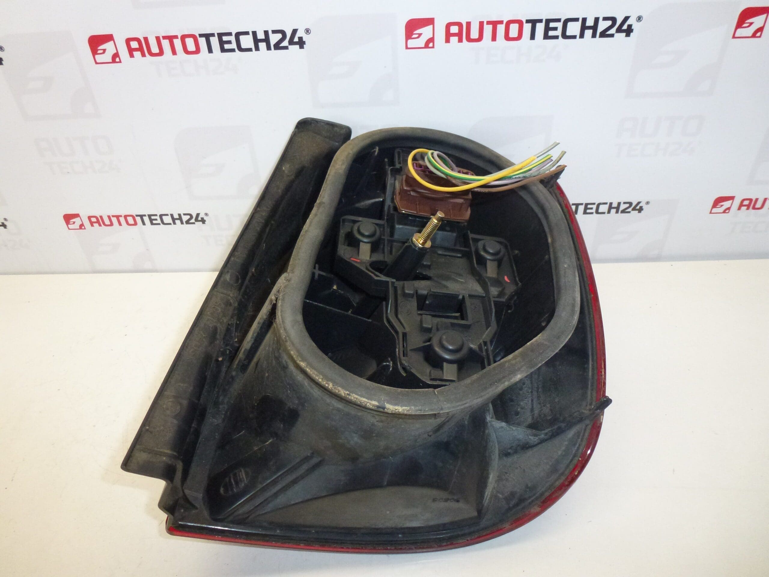 Πίσω αριστερό φωτιστικό Citroën Xsara Kombi 6350J8 - Image 2