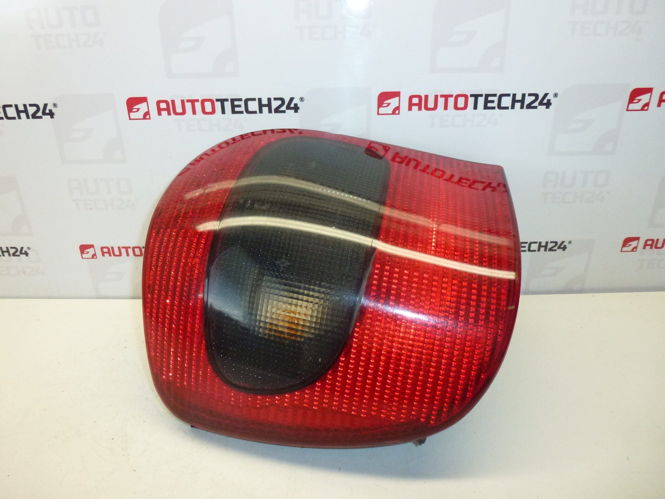 Πίσω αριστερό φωτιστικό Citroën Xsara Kombi 6350J8