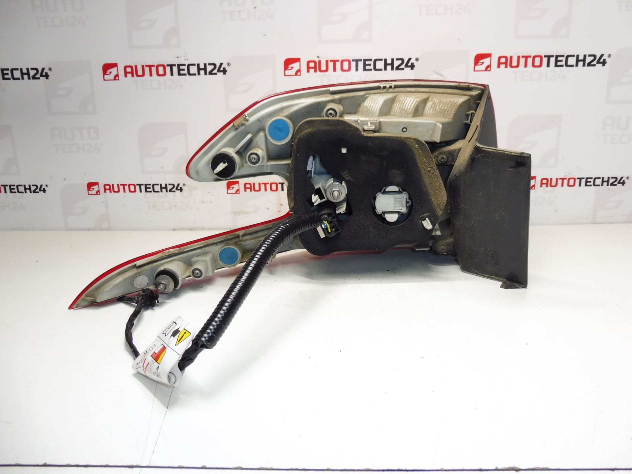 Φανάρι πίσω δεξιού φτερού Peugeot 308 T9 Combi 9678093880 - Image 2