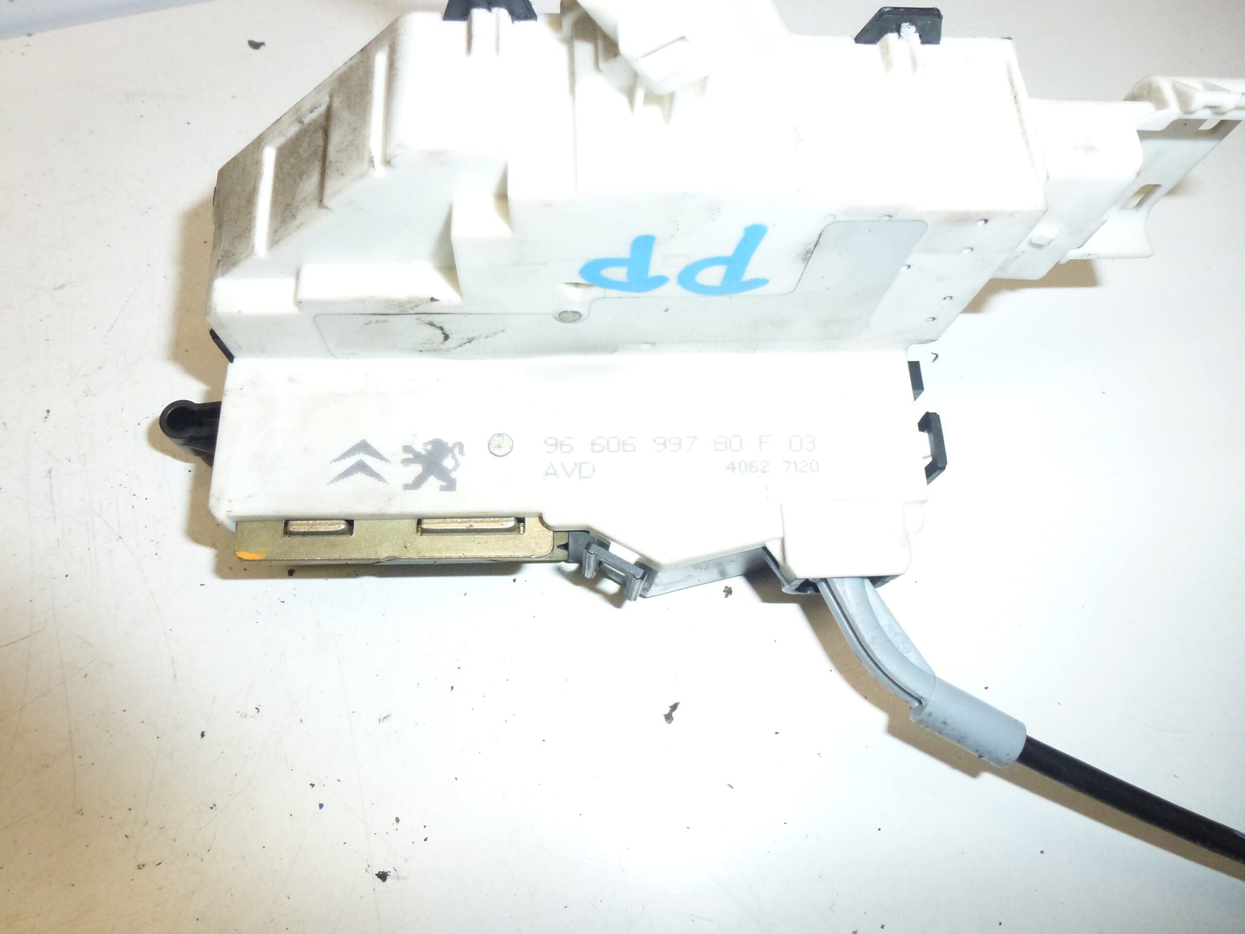 Κλειδαριά δεξιά μπροστινή πόρτα Citroën C4 9660699780 9136R8