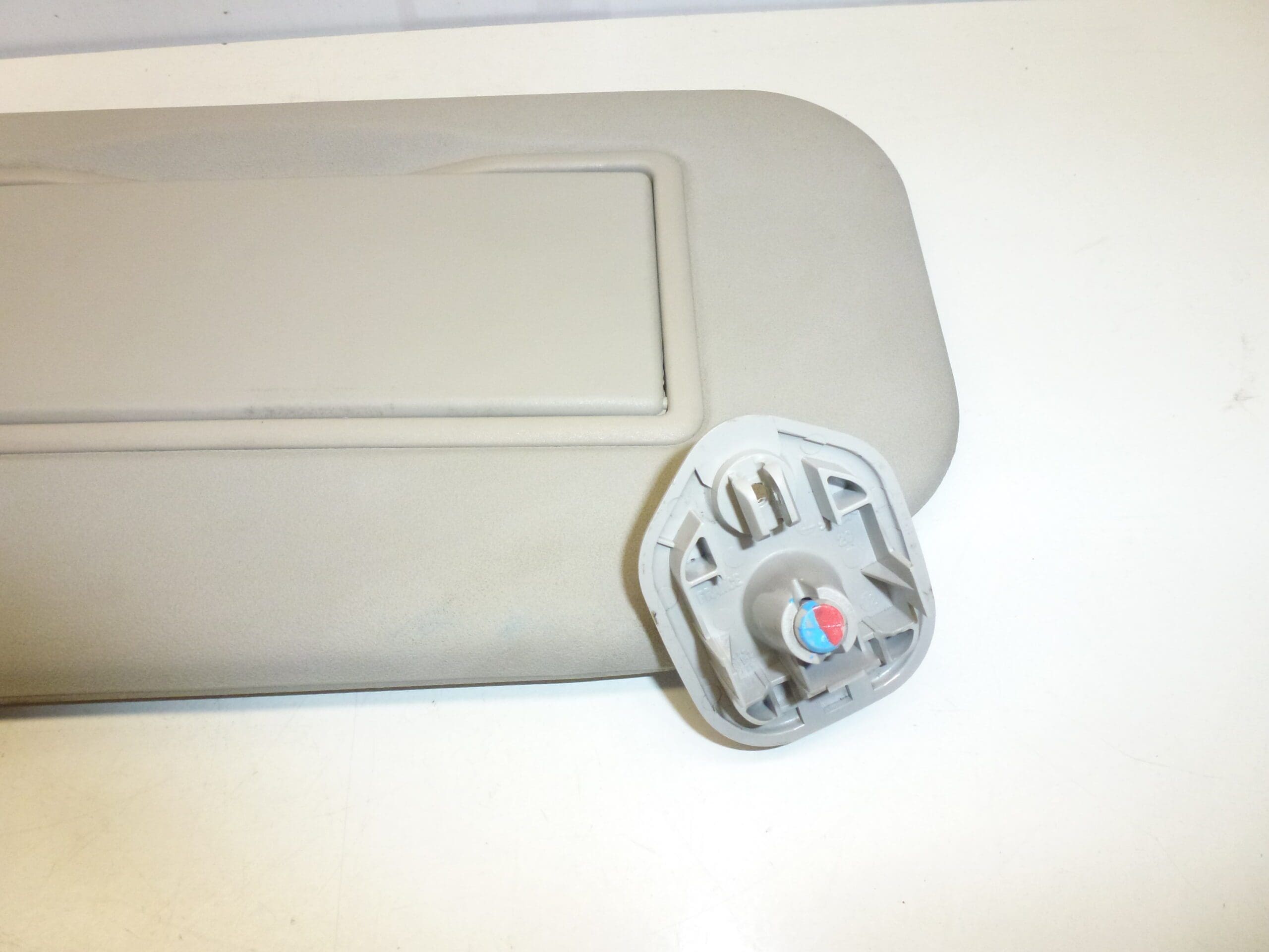 Αριστερό αλεξήλιο Citroën Peugeot 8143FT 8143HL