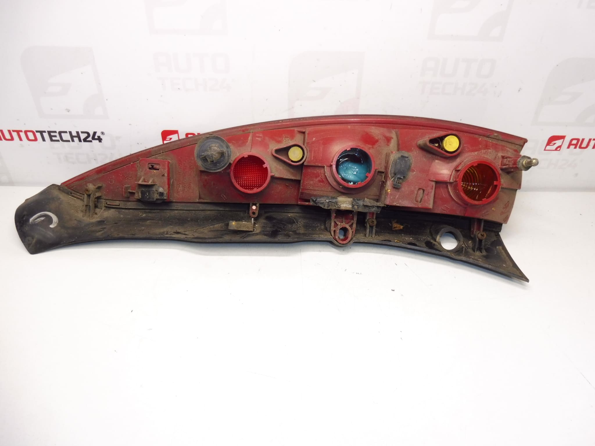 Πίσω δεξιά κάτω φανός Citroën C5 I and II Kombi 9637356480 6351P7
