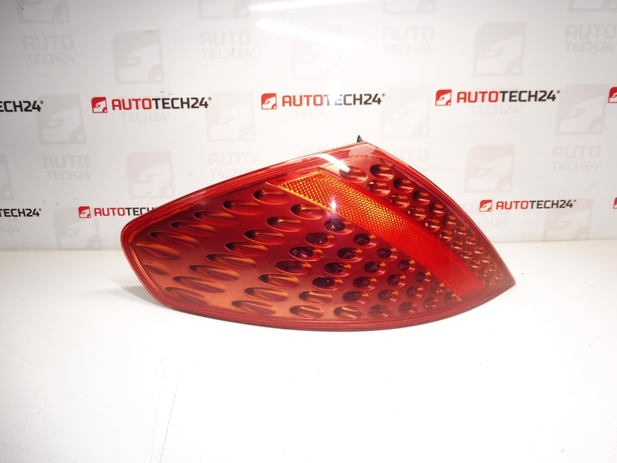 Πίσω αριστερό φωτιστικό Peugeot 307 CC 714025600761 6350S3 6350X4