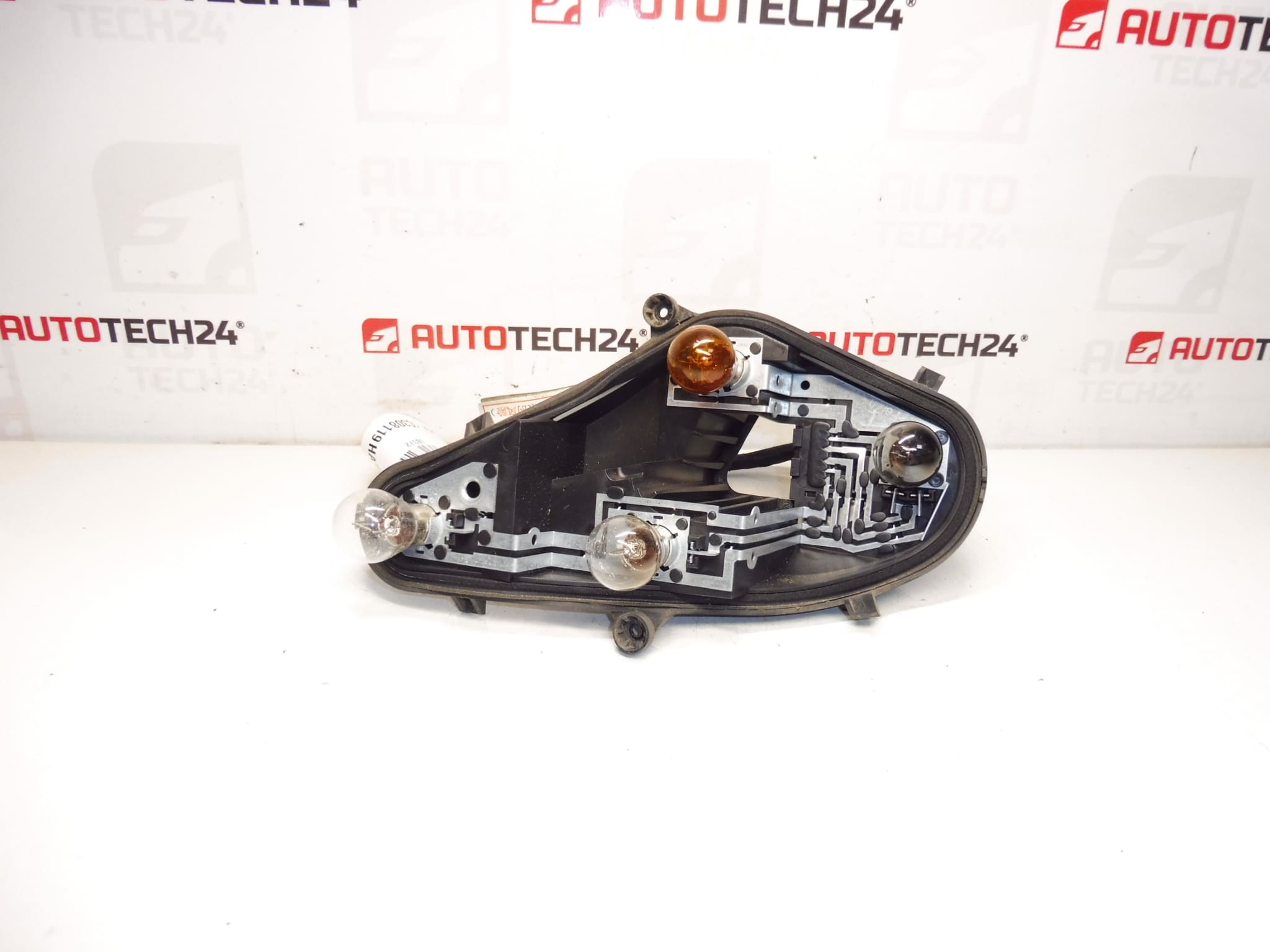 Υποδοχή αριστερό πίσω φανάρι εξωτερικό Citroën C4 II 6350KS