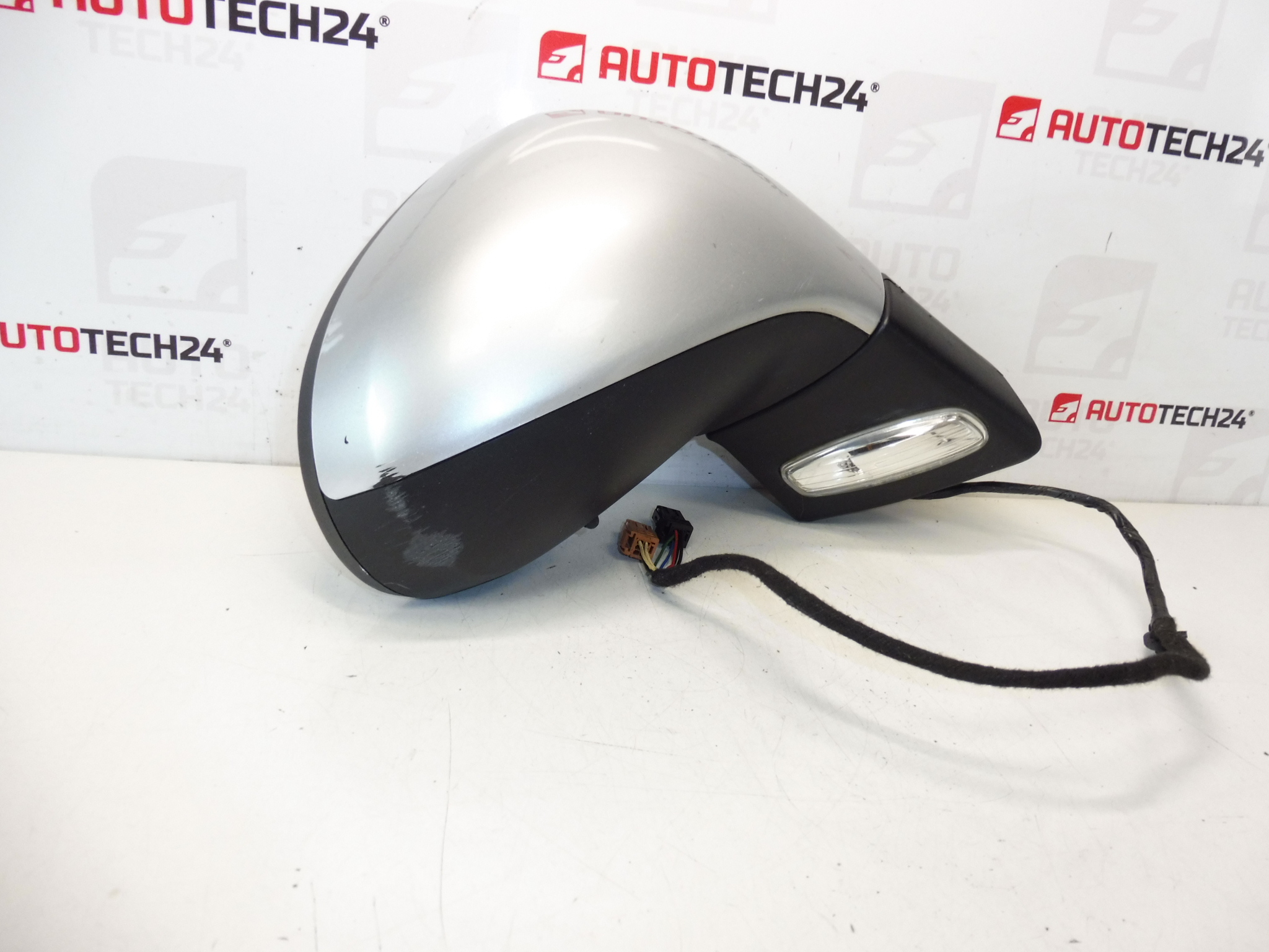 Δεξιός καθρέφτης Peugeot 207 EZRC 96806501XT 8149ZH