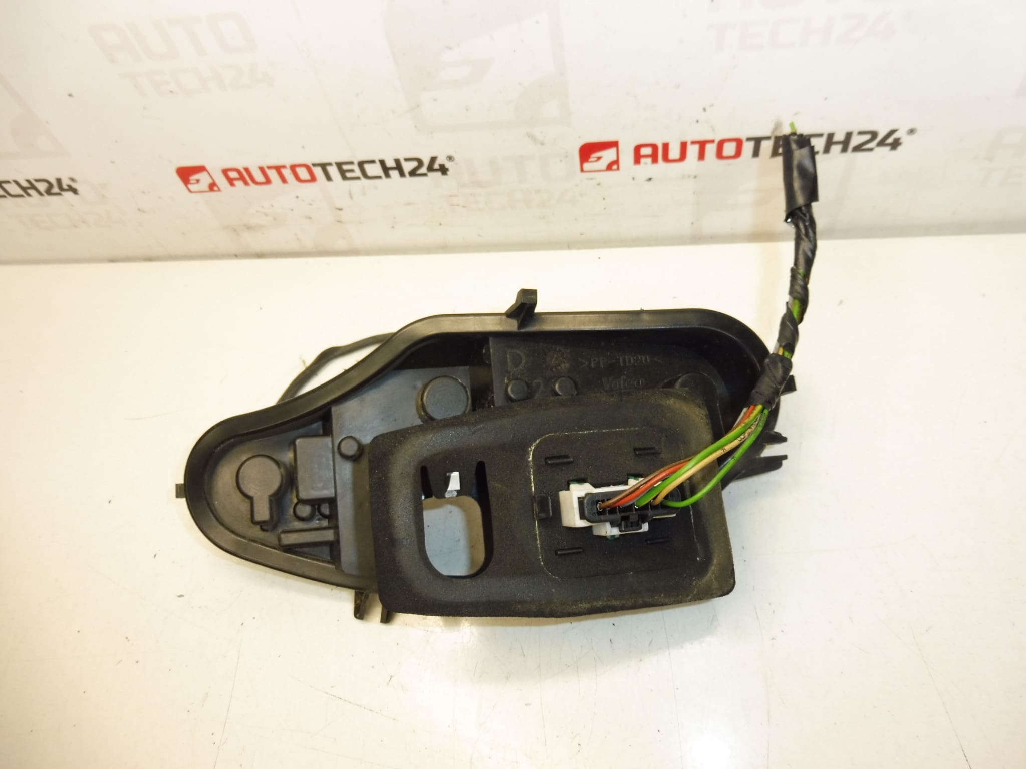 Βάση φτερό πίσω δεξιά Citroën C3 II 6351KQ - Image 2