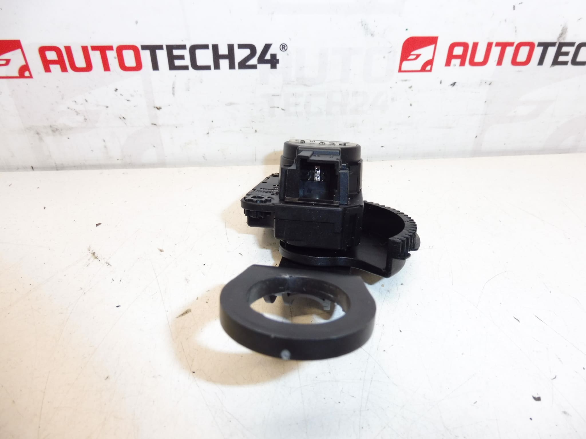 Ενεργοποιητής θερμαντήρα BEHR Citroën Z5509001 28006148A 647998 - Image 2