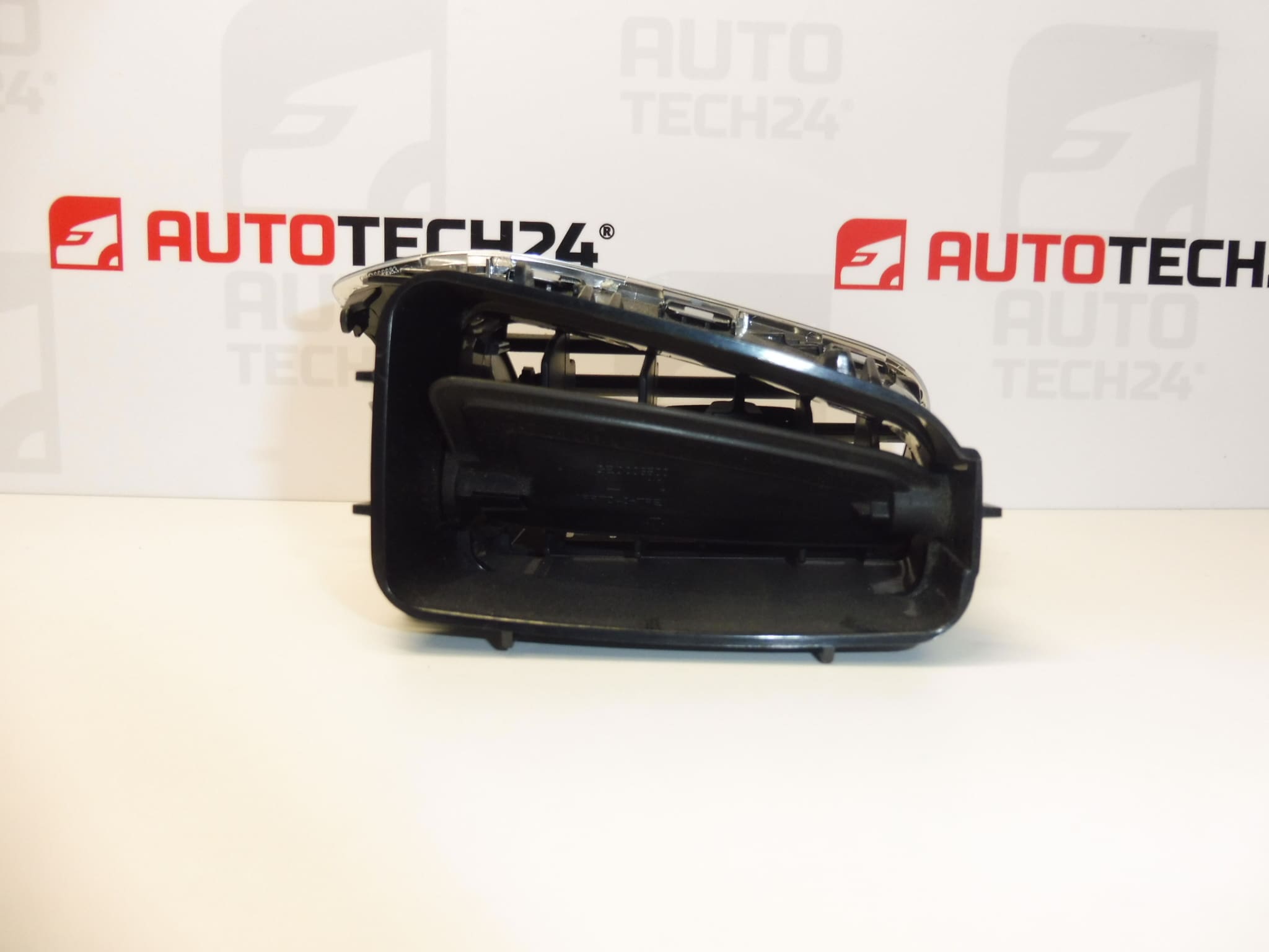 Αριστερή μάσκα εξαερισμού Citroen C4 II B7 and DS4 9671332377 8247S2 - Image 2