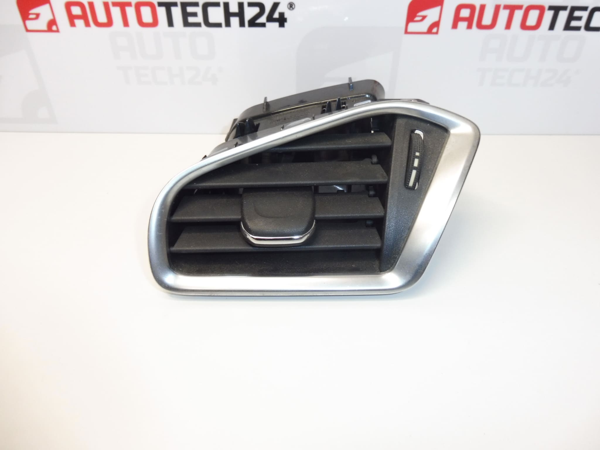 Αριστερή μάσκα εξαερισμού Citroen C4 II B7 and DS4 9671332377 8247S2