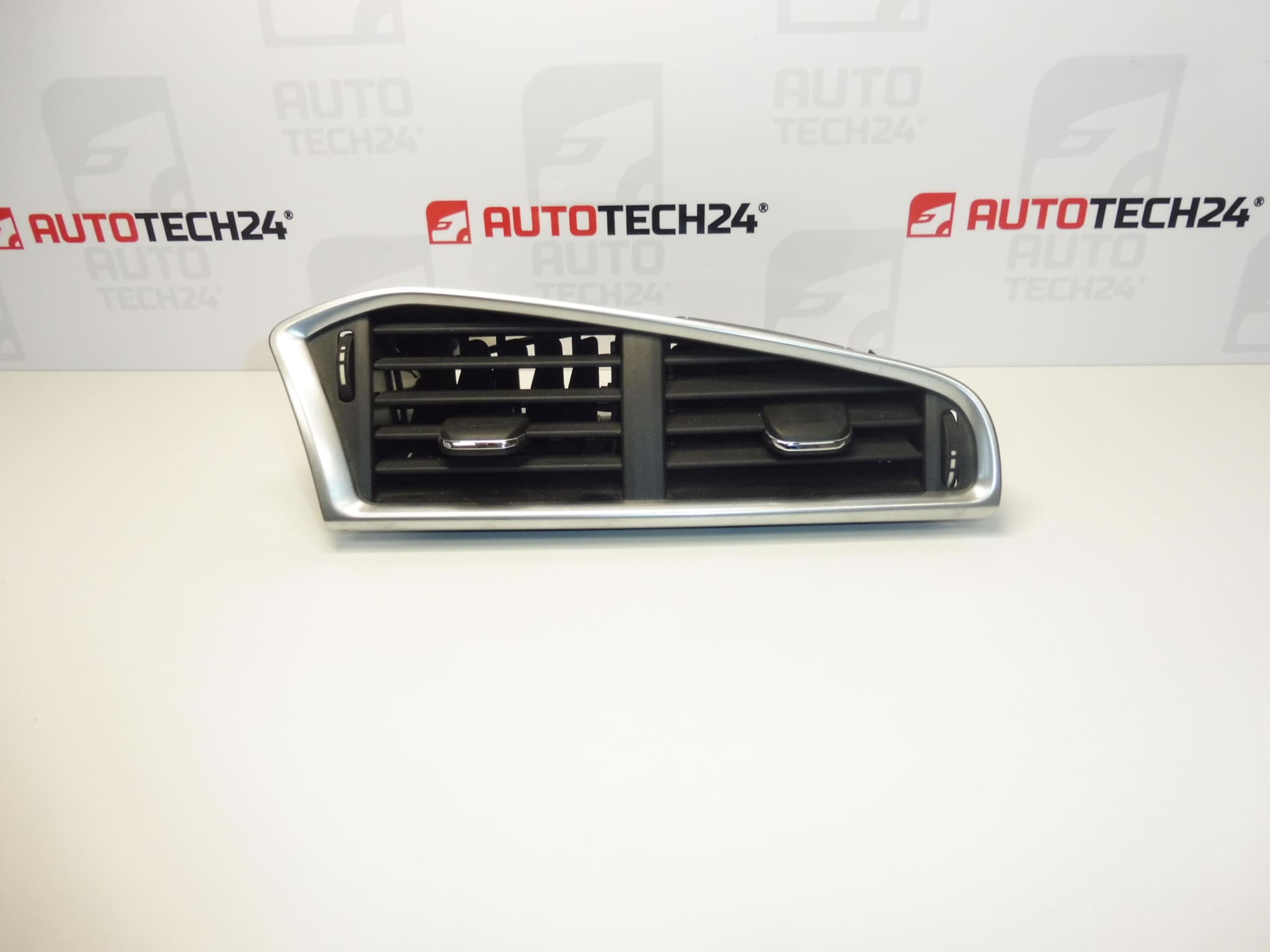 Citroen C4 II B7 και DS4 Central Air Grille 9676609977 8247EC