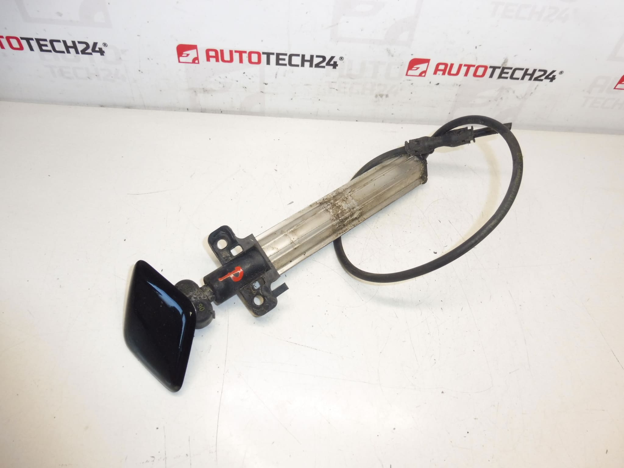 Δεξί ακροφύσιο πλύσης προβολέων Peugeot 308 T7 6438Y8 6438Z0