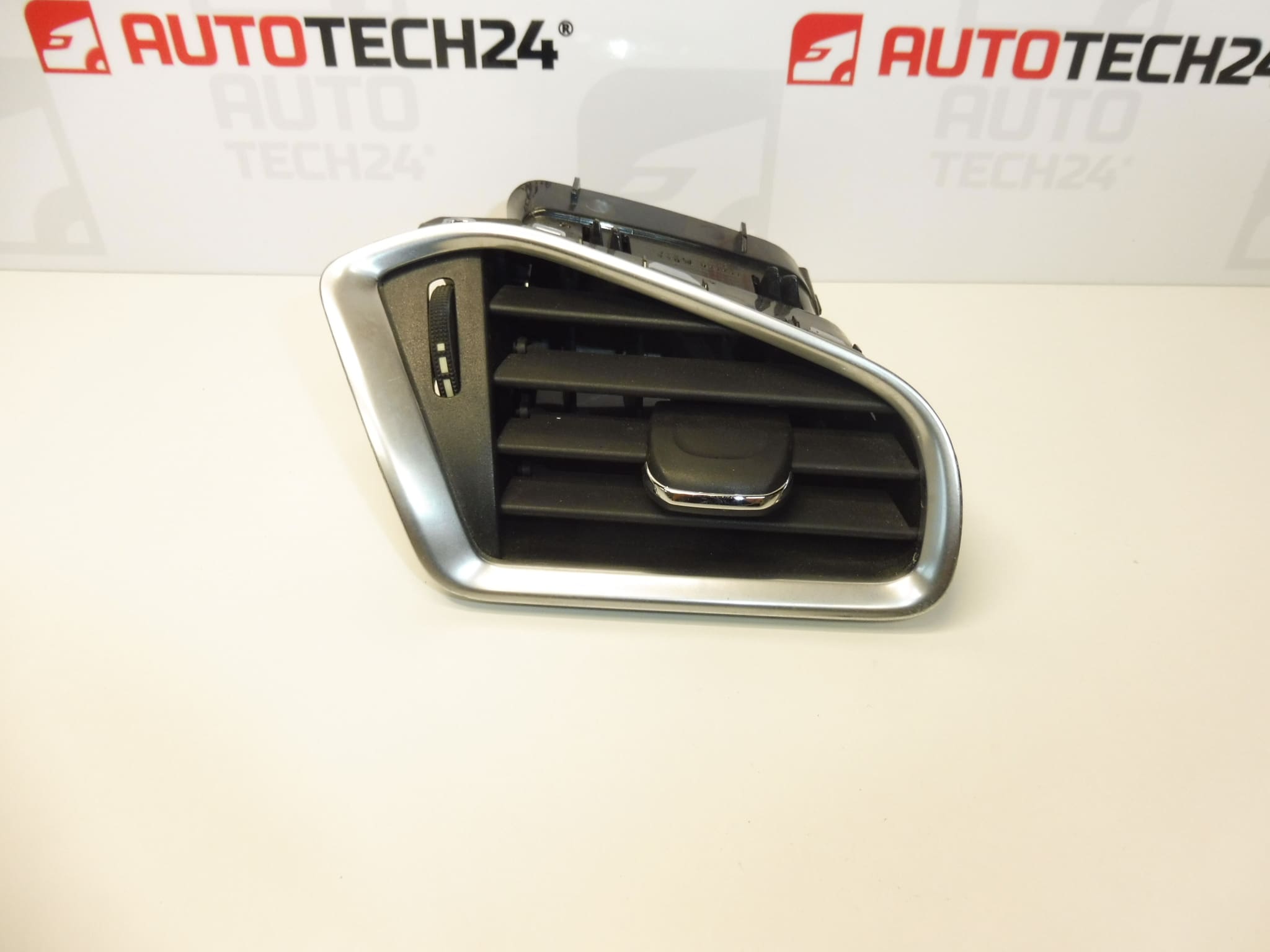 Δεξιά σχάρα εξαερισμού Citroen C4 II B7 and DS4 9671332277 8247S1