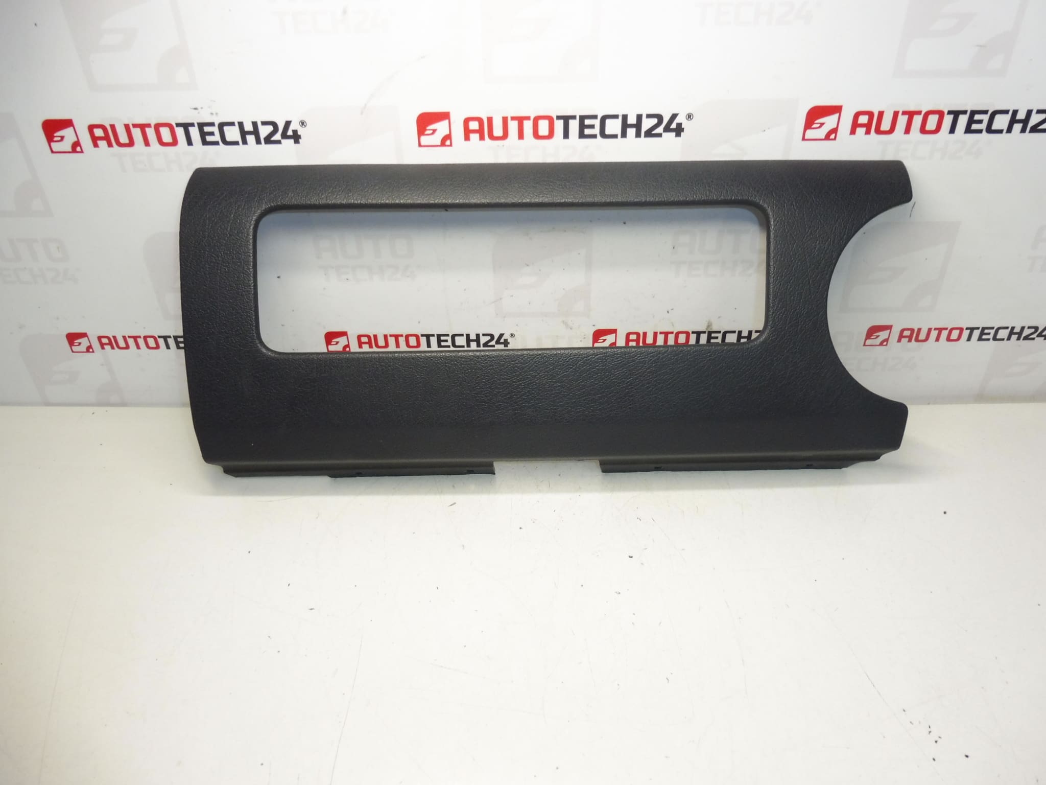 Πάνελ ταμπλό Citroën Berlingo II Peugeot Partner II 9645502377 822640