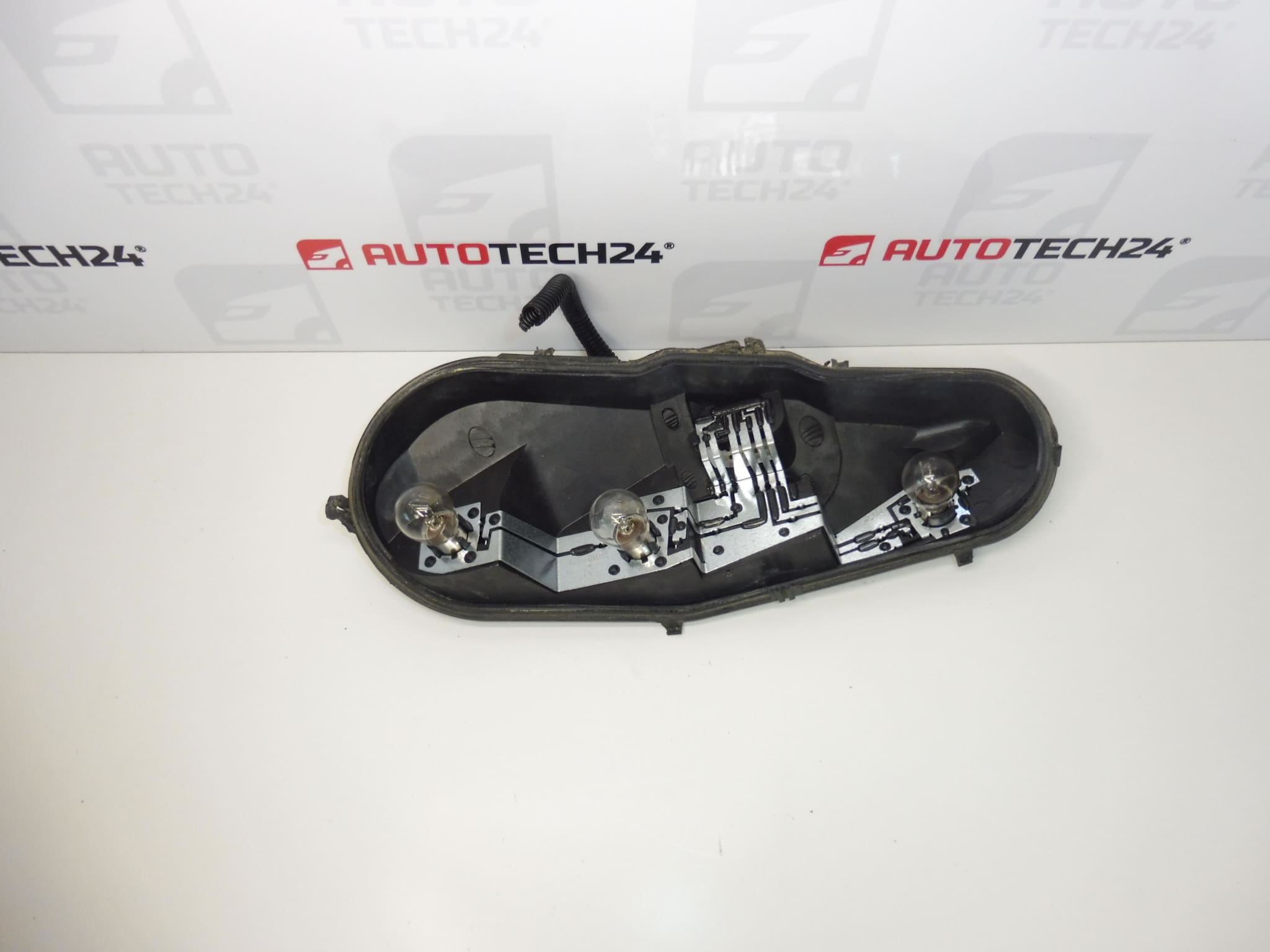 Βάση λαμπτήρων δεξιού πίσω φαναριού Citroën C1 Peugeot 107 1607990780